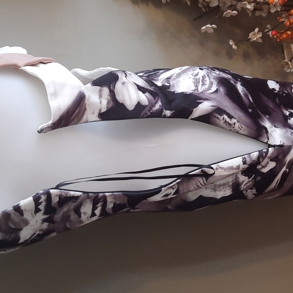 Elliatt scuba midi dress - Picture 13 of 16